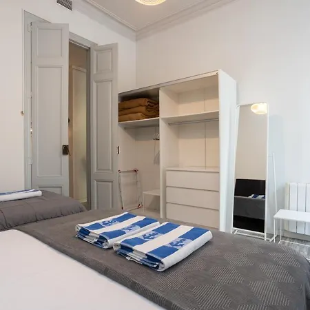Aparteasy - Casanova Elegance Apartment Barcelona